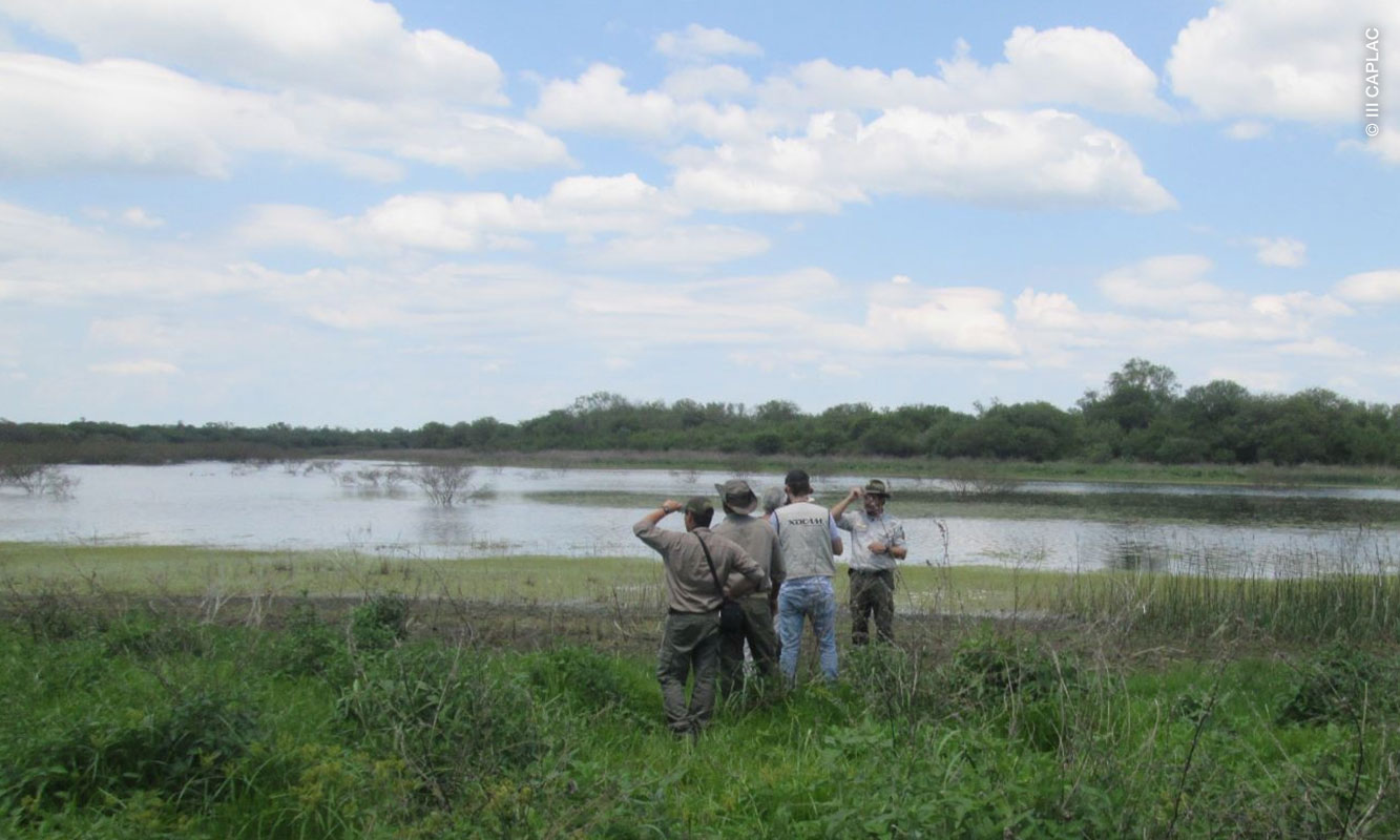 Guardaparques reunidos en Area Natural protegida de América del Sur.