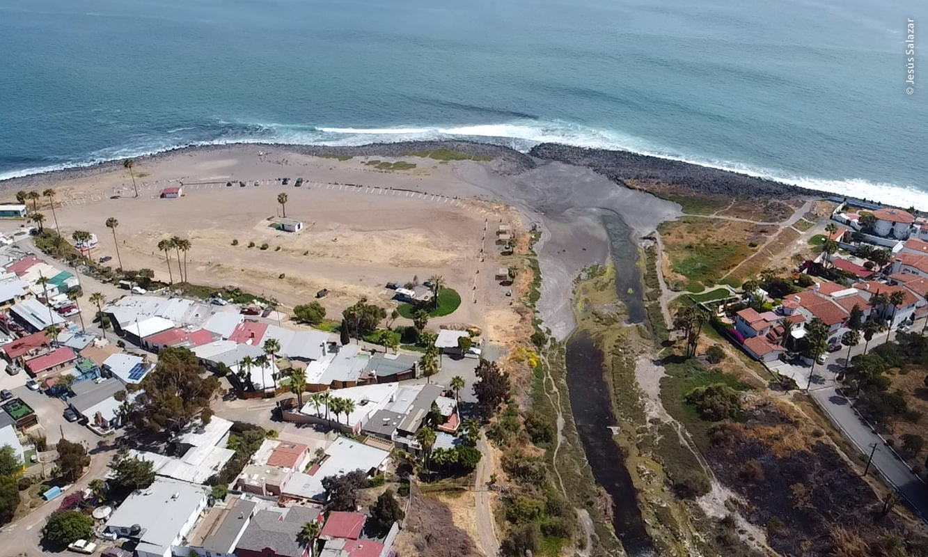 Vista aérea de playa San Miguel y Arroyo San Miguel