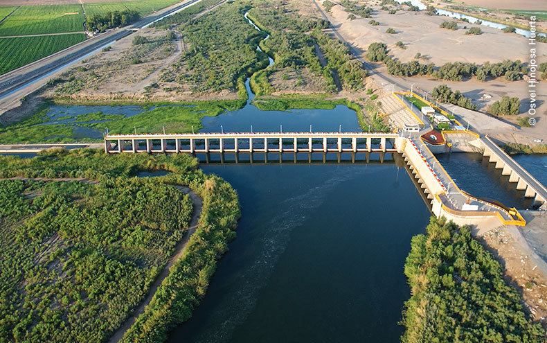 Vista aérea de la presa en la frontera de San Luis Río Colorado y Estados Unidos.