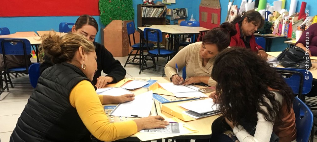 Taller “Por un mar libre de plásticos” en la Esc. Primaria Eduardo Galindo en San Felipe, B. C.