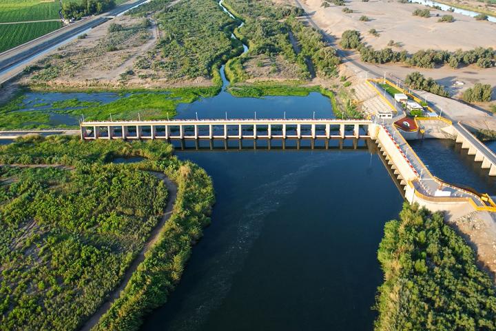 Imagen aérea de la presa froteriza.