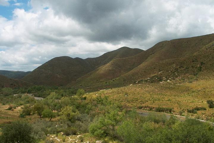 Paisaje con río en Cuchuma, Tecate.