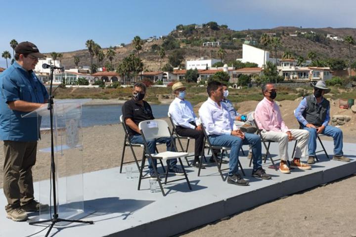 Gustavo Danemann giving the opening speech for the signing of the decree.